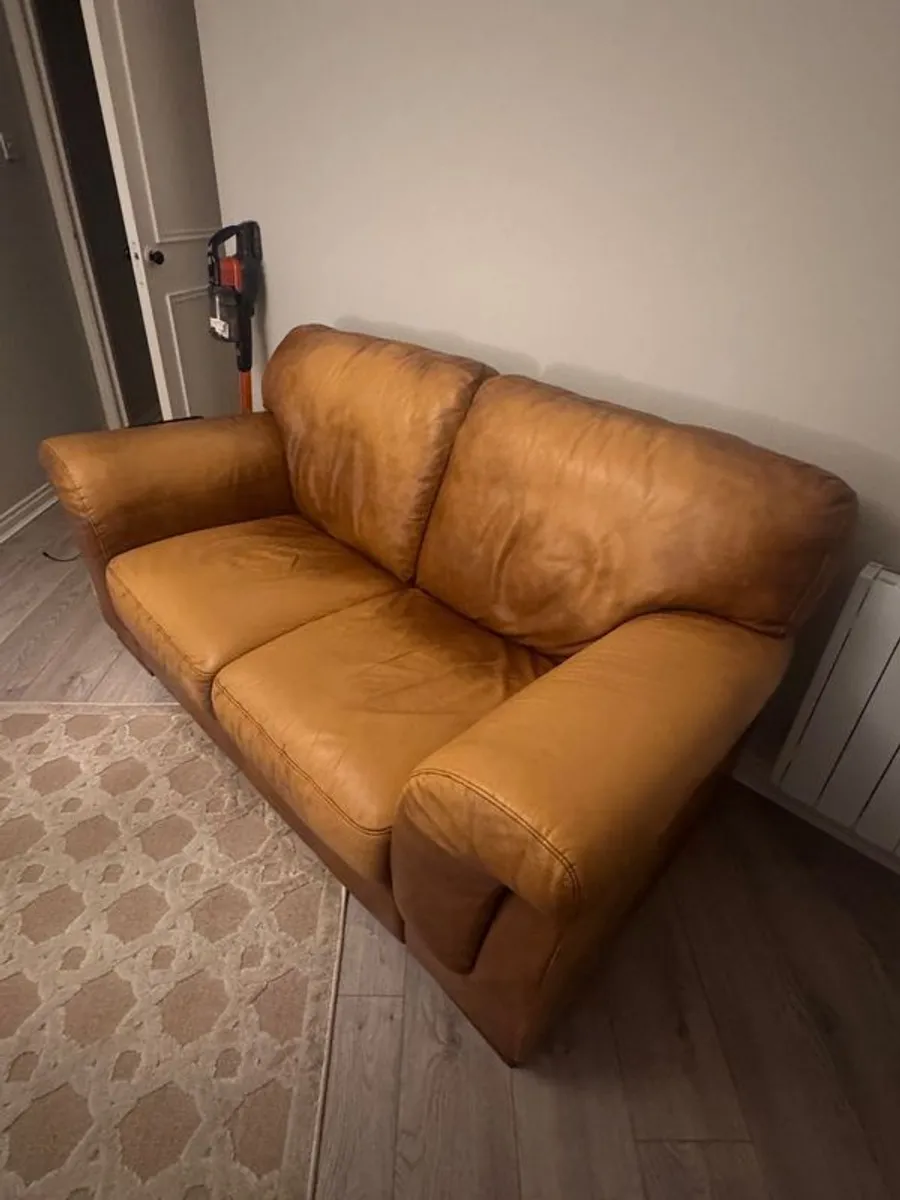 2 seater leather couch - Image 1