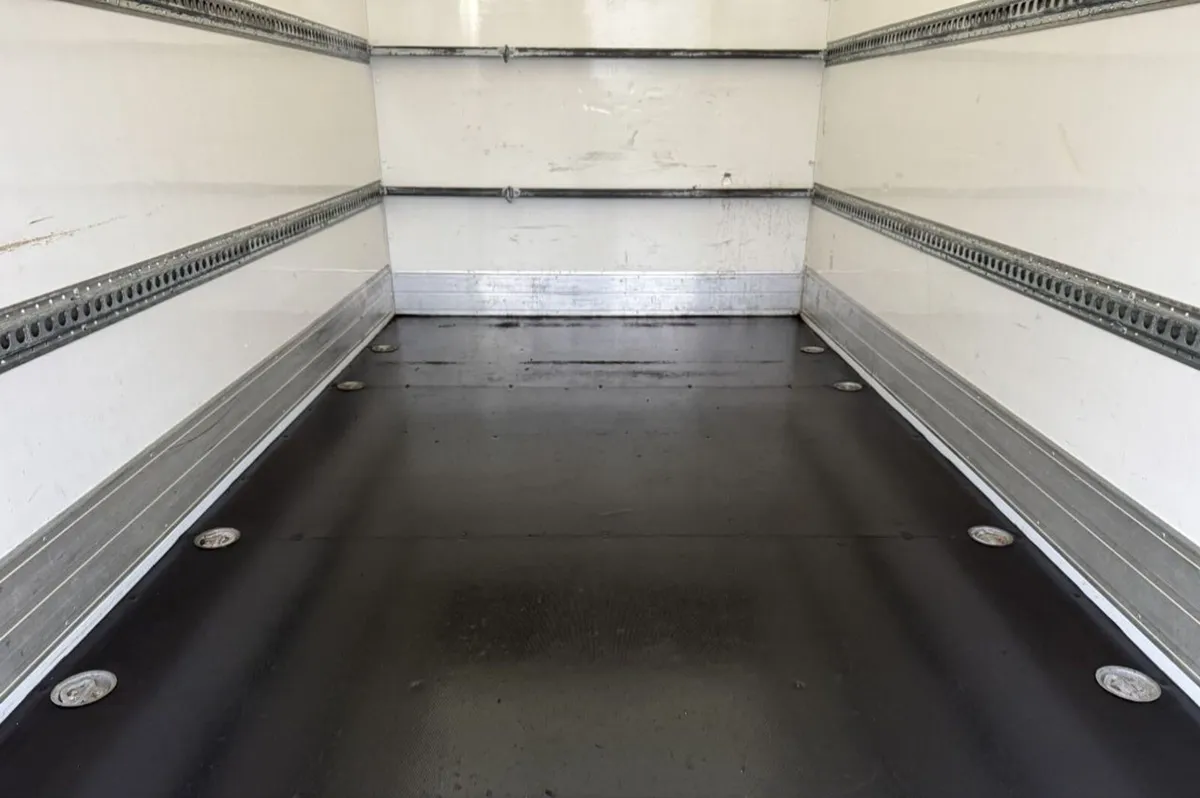 2021 Mercedes-Benz Sprinter Luton Box Van - Image 4