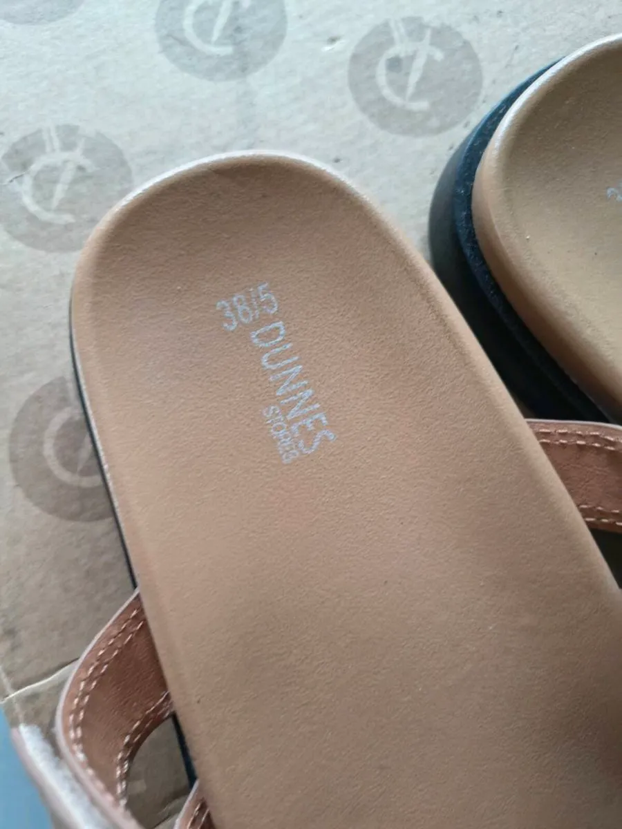 Beige suede flip flops - Image 3