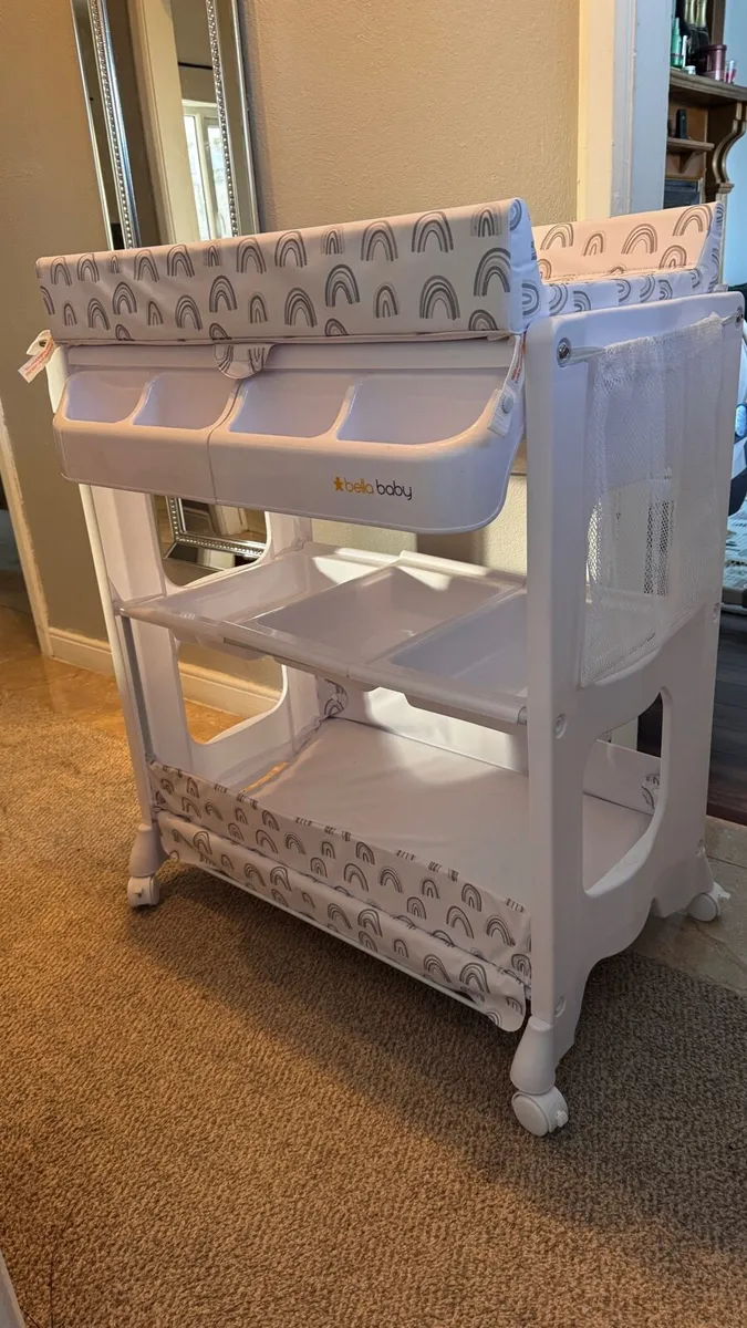 Baby crib, bathtub with a changing table - Image 4