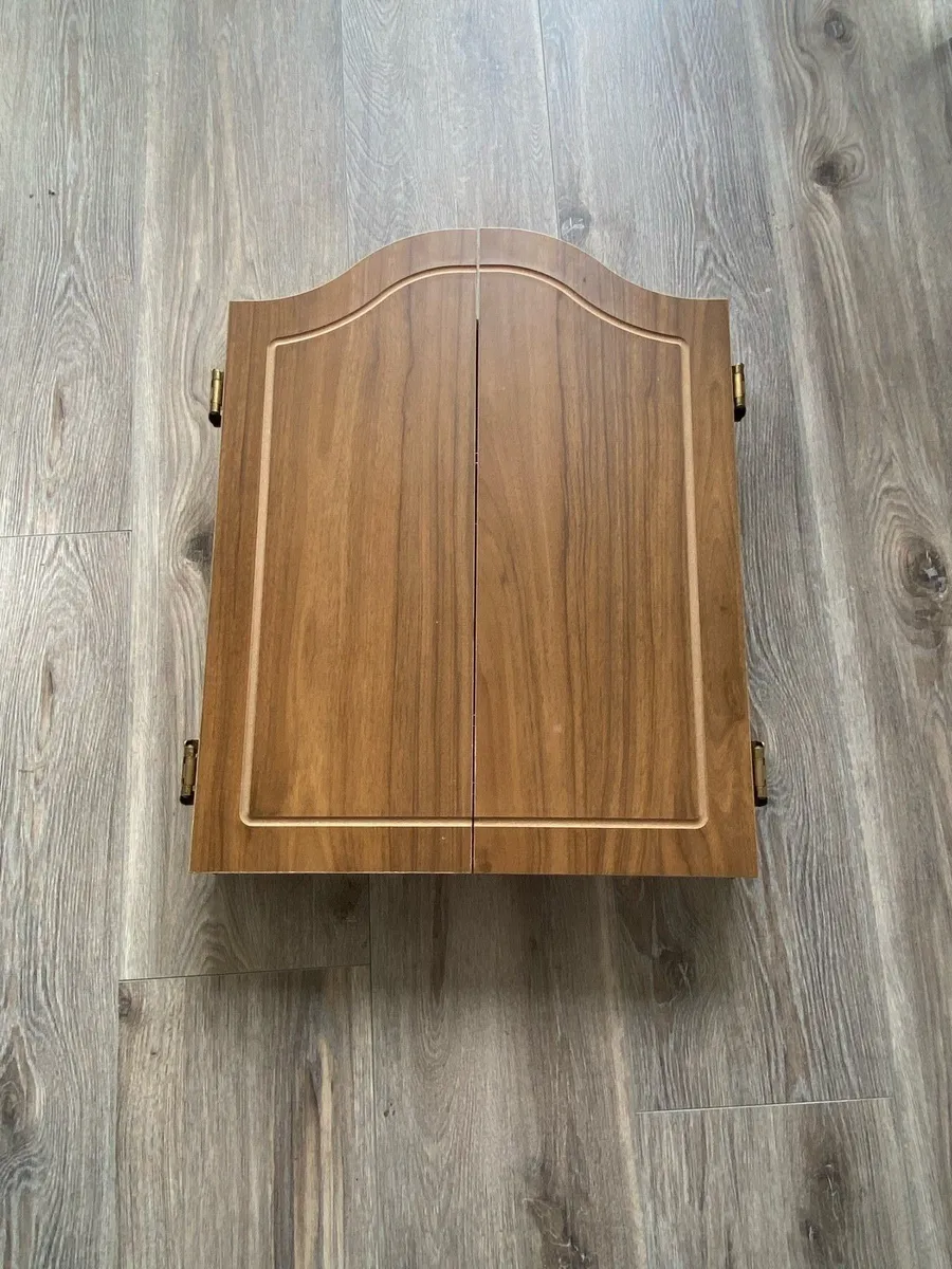 Dart board and case - Image 2