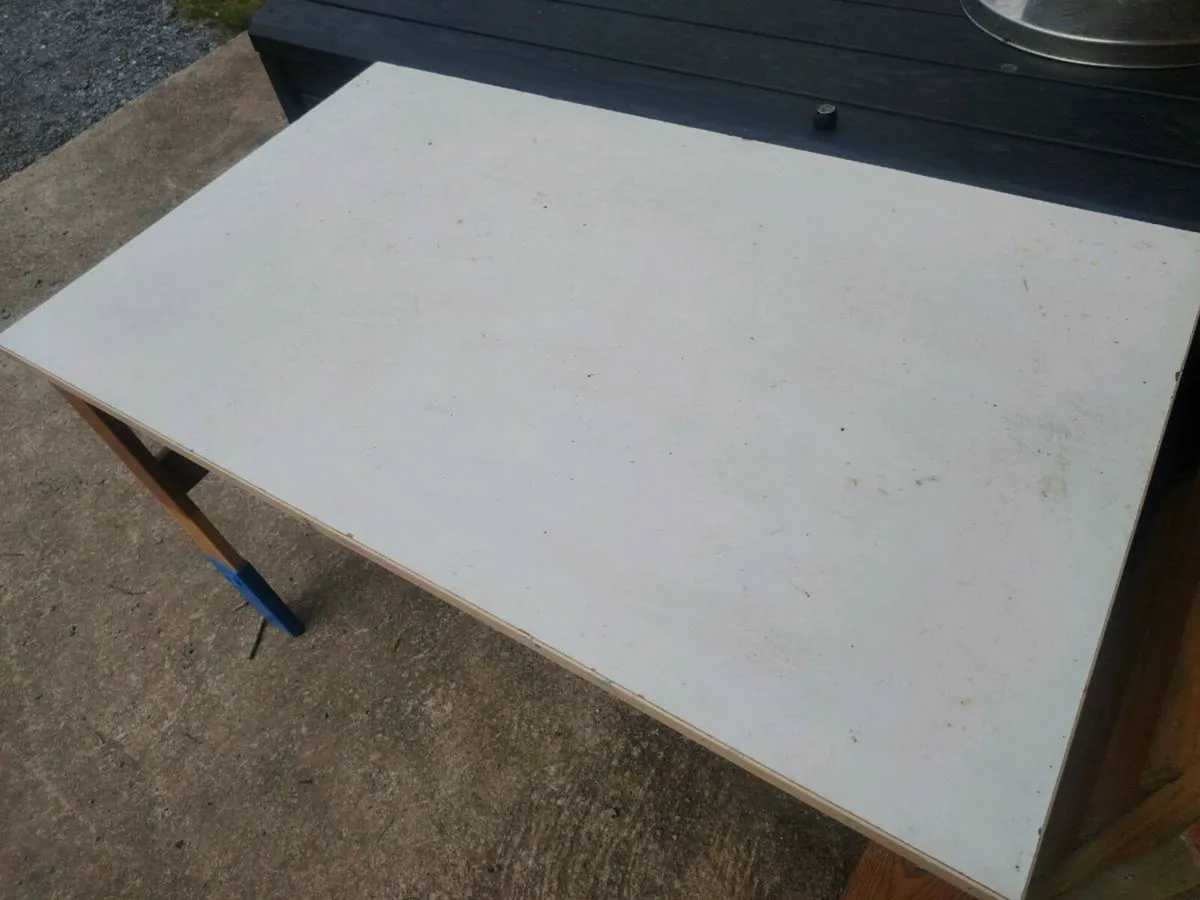 Kids table - Image 2