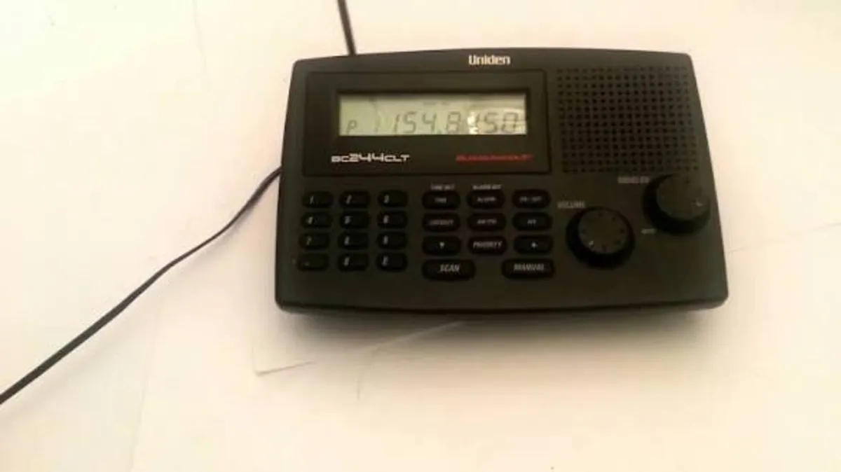 PREPROGRAMED  UNIDEN UBC244XLT RADIO SCANNER AIR..