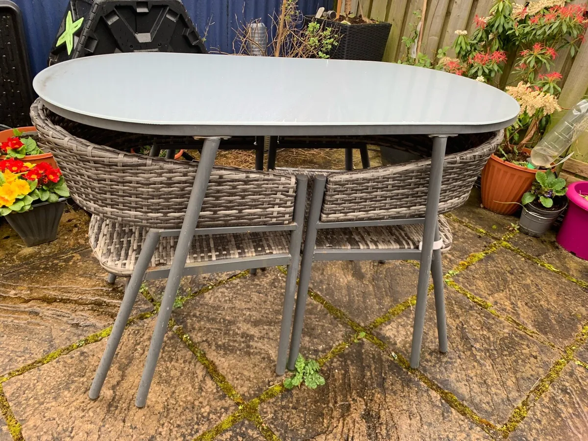 Garden furniture - Image 1