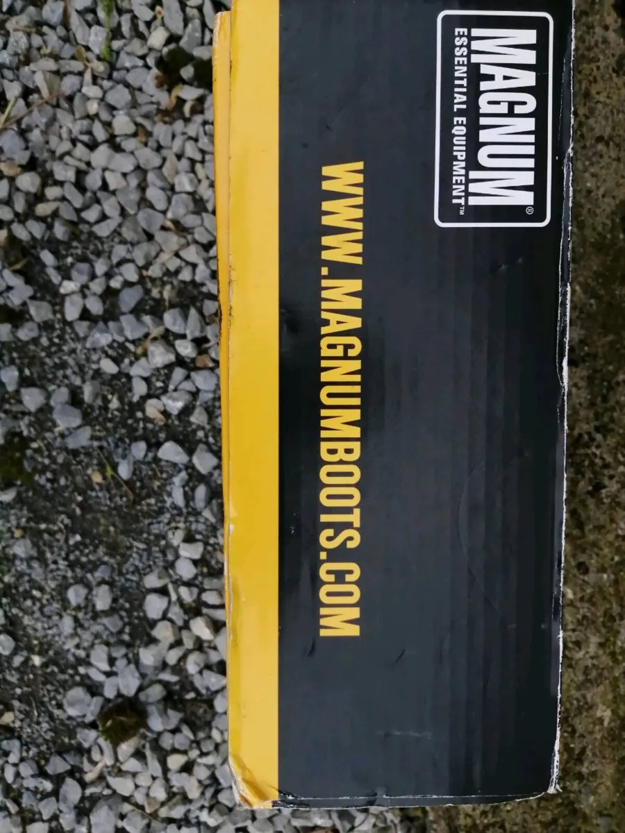 Magnum boots size 7 - Image 3