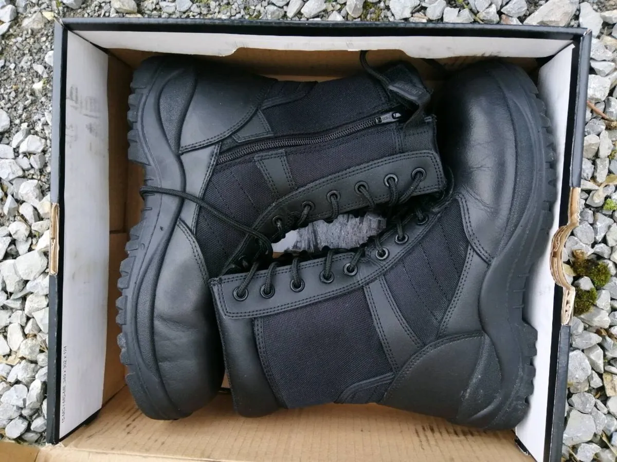 Magnum boots size 7 - Image 1