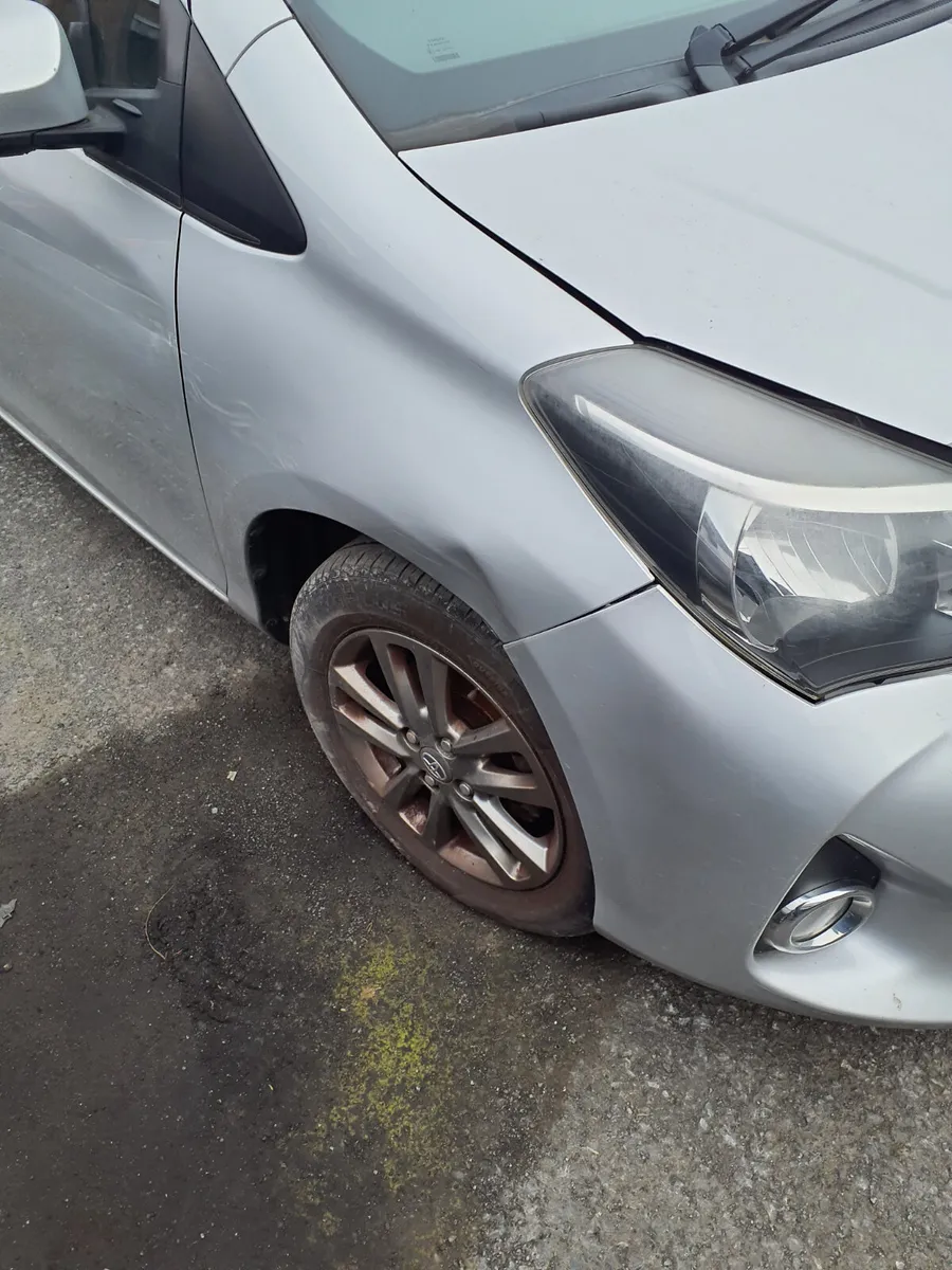 Toyota yaris 2017 light damage - Image 2