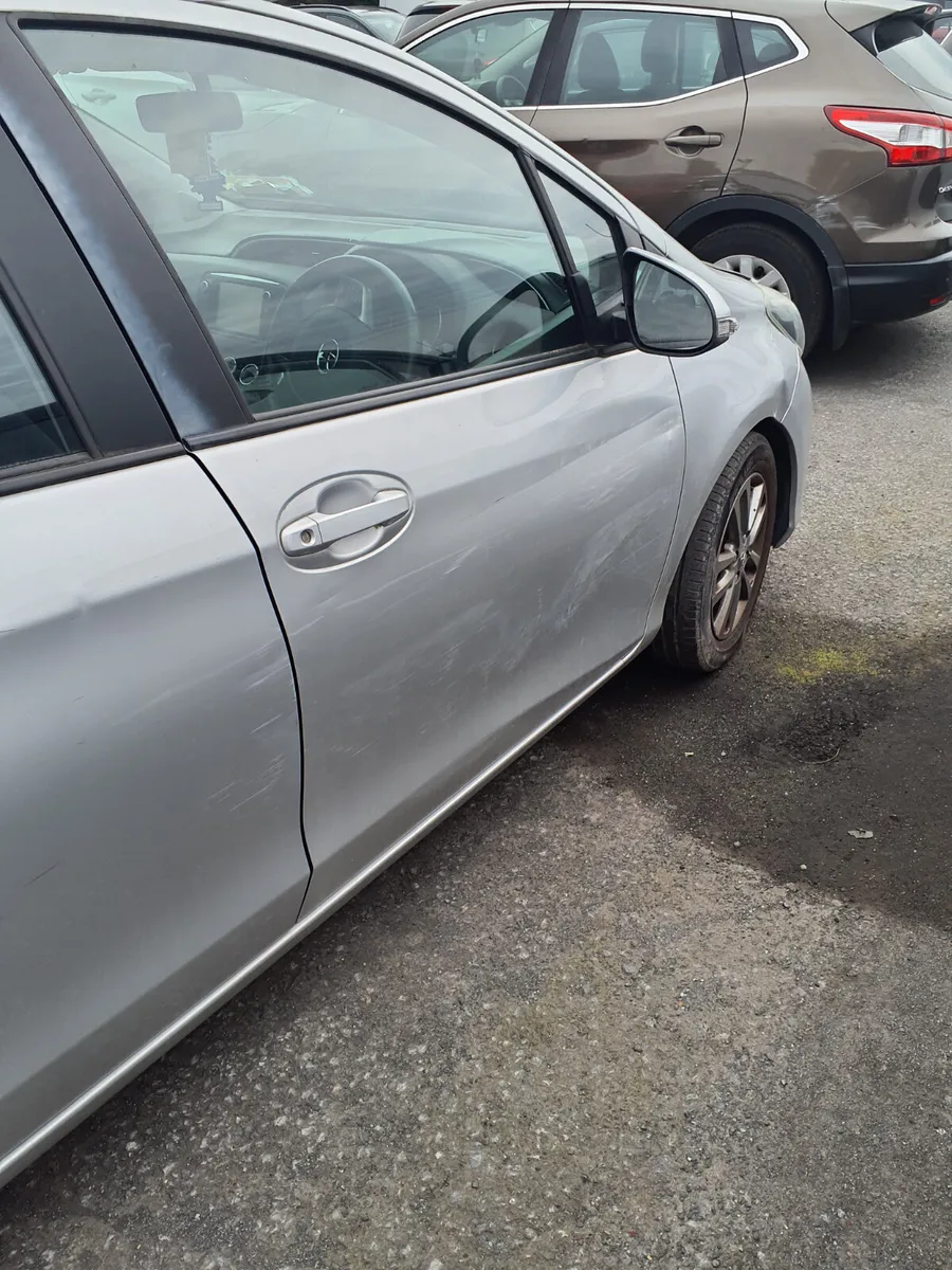 Toyota yaris 2017 light damage - Image 3