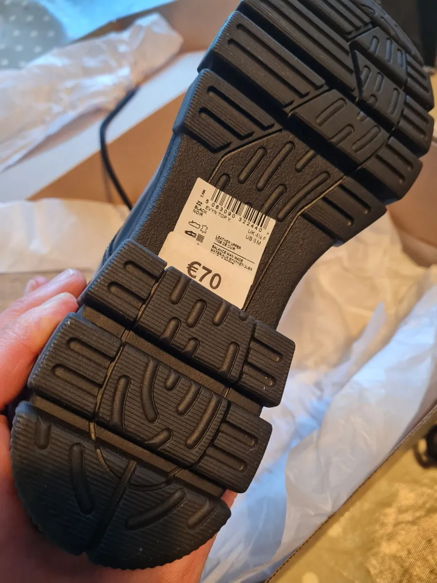 Clarks Girls Boots size 4.5 - Image 4