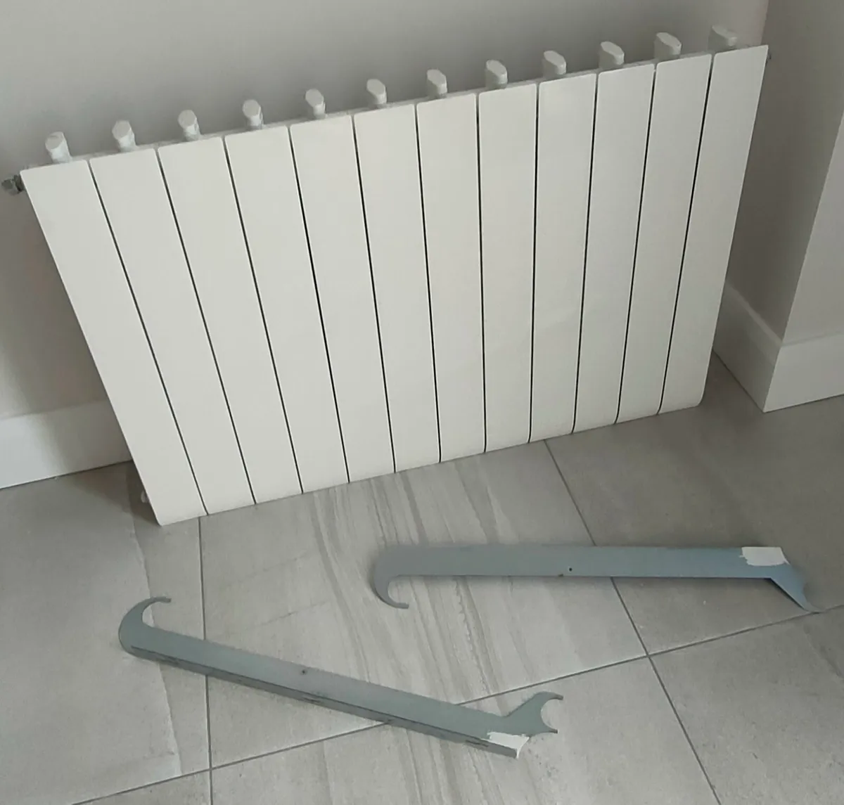 White Horizontal Aluminium Radiator - Image 2