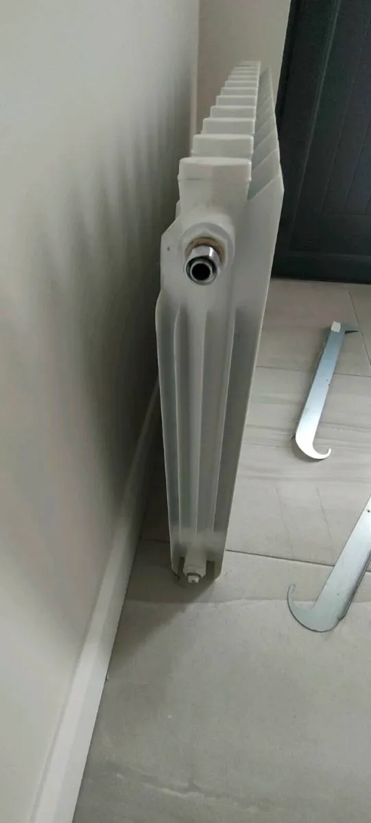 White Horizontal Aluminium Radiator - Image 3