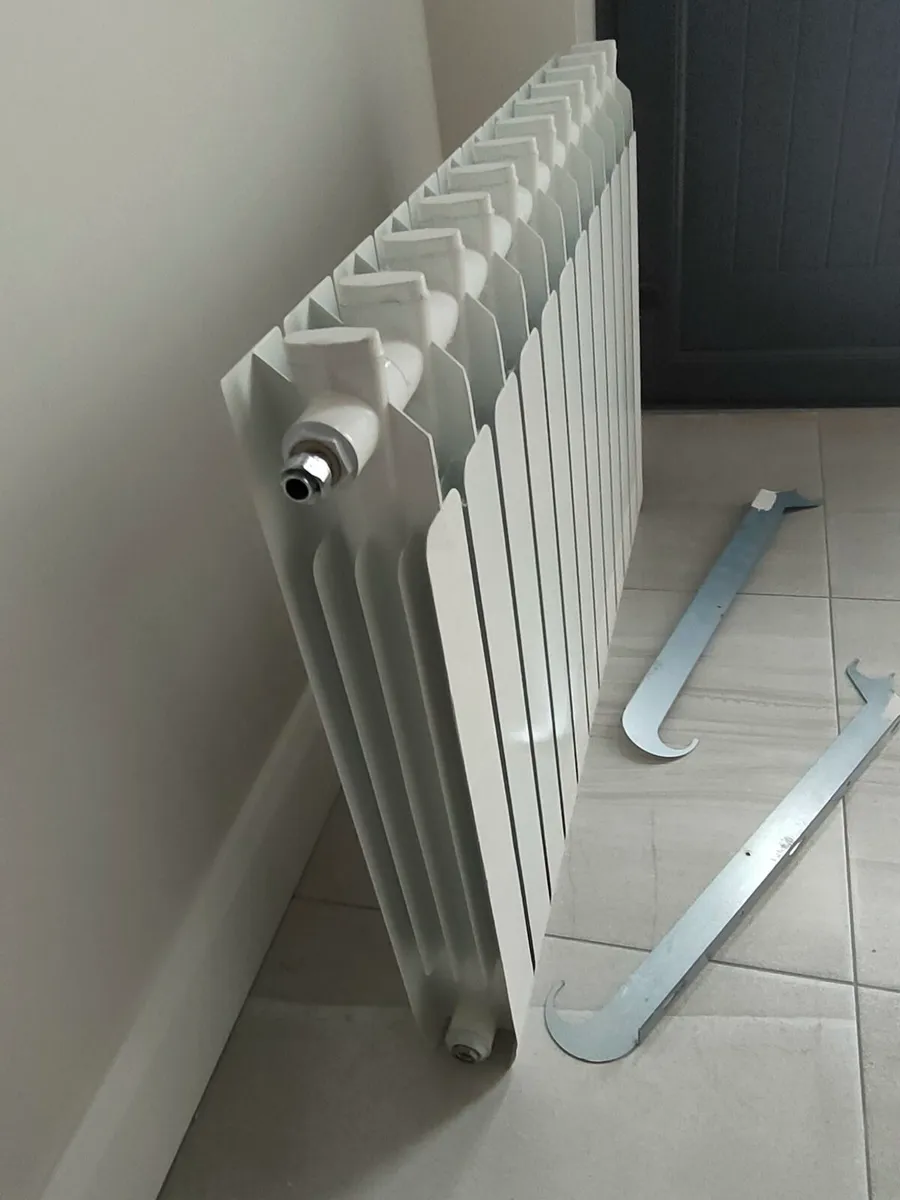 White Horizontal Aluminium Radiator - Image 4