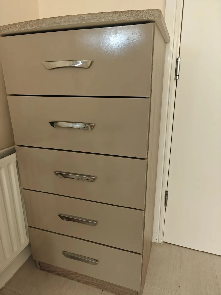 Modern 5-Drawer Chest – Grey Gloss & Oak Finish - Image 3