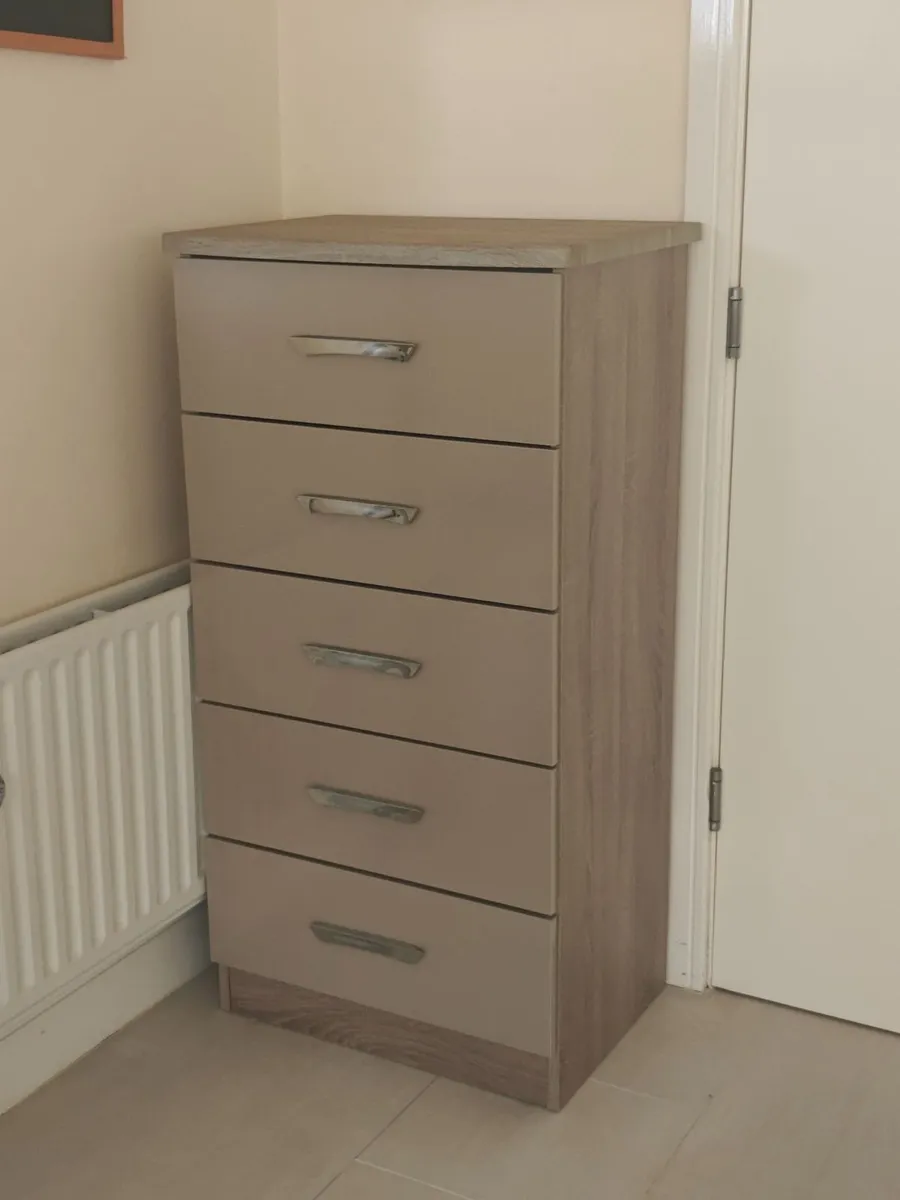 Modern 5-Drawer Chest – Grey Gloss & Oak Finish - Image 4