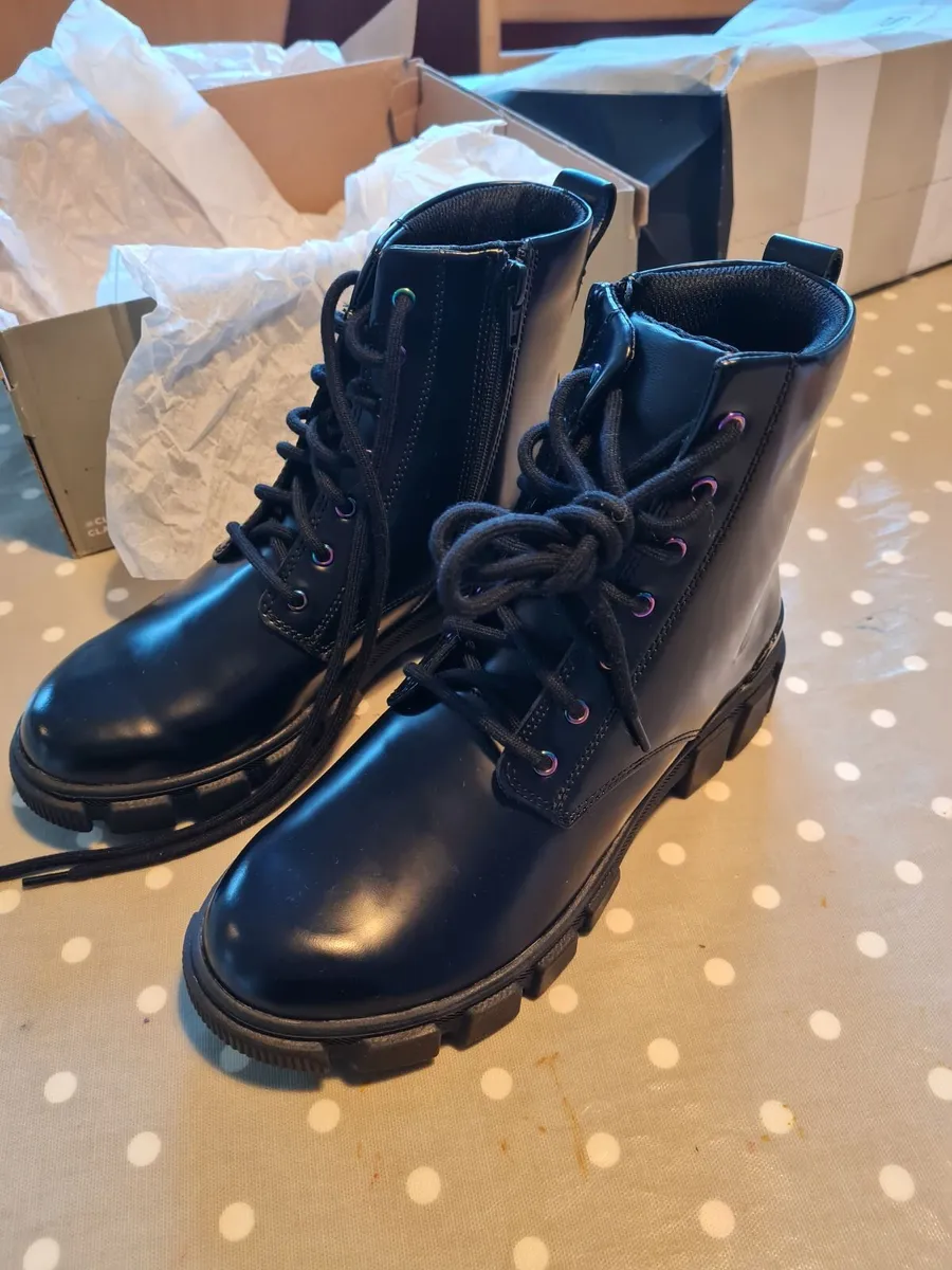 Clarks Girls Boots size 4.5 - Image 1