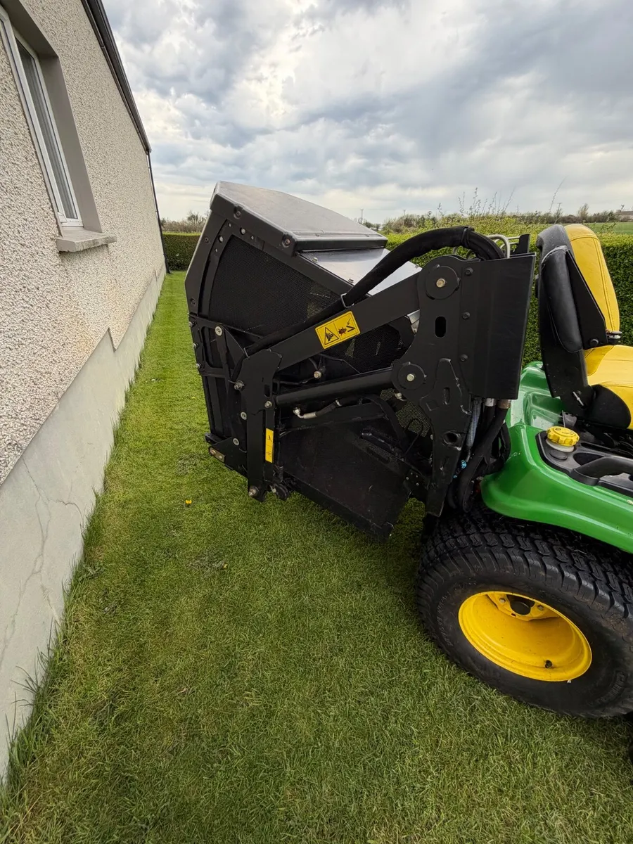 John Deere Ride on lawnmower - Image 2