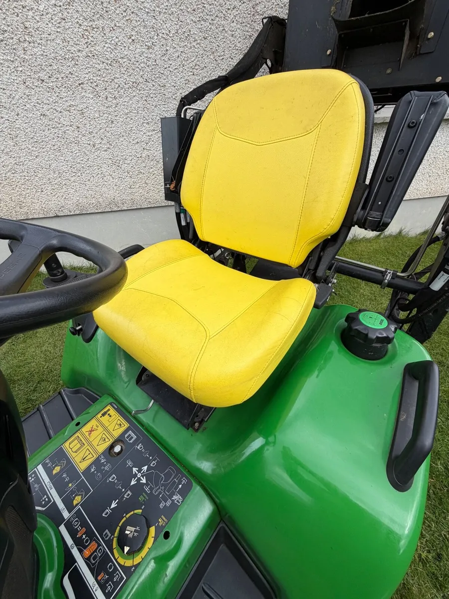 John Deere Ride on lawnmower - Image 3