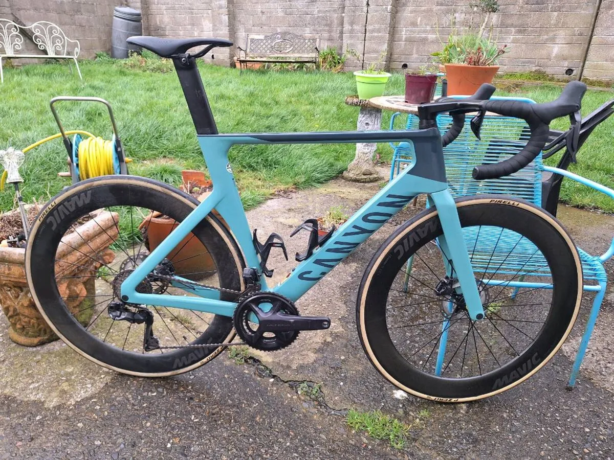 Canyon Aeroad CF SLX 8 Di2 Cosmic - Image 1