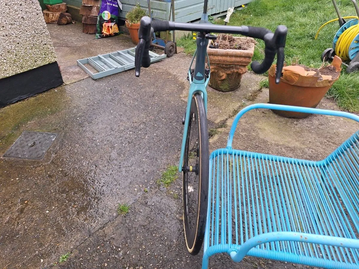 Canyon Aeroad CF SLX 8 Di2 Cosmic - Image 2