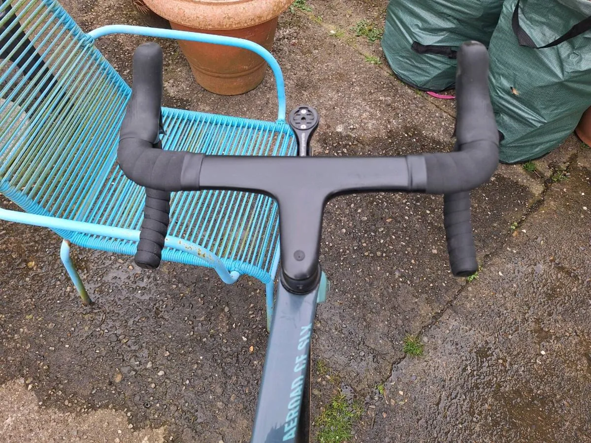 Canyon Aeroad CF SLX 8 Di2 Cosmic - Image 4