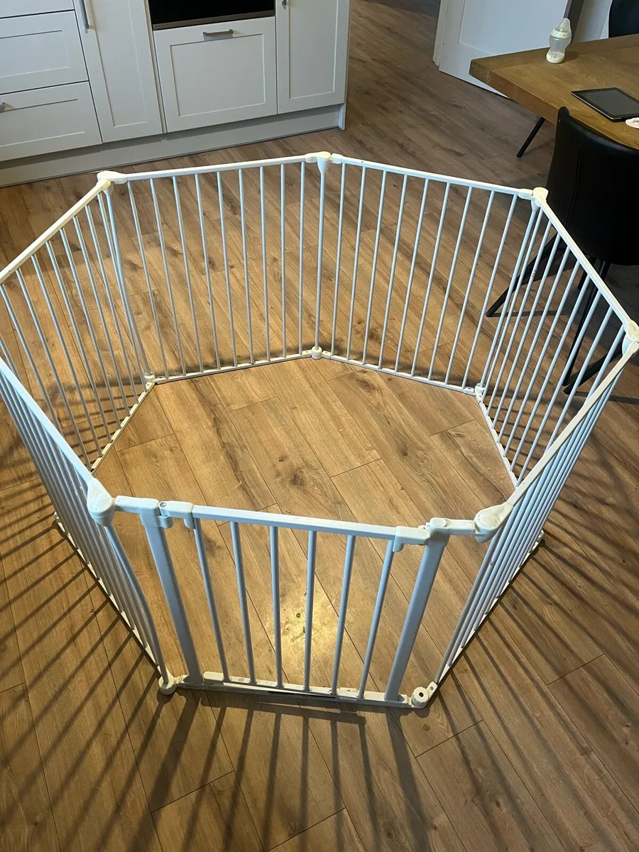 Baby gate metal play pen - Image 1