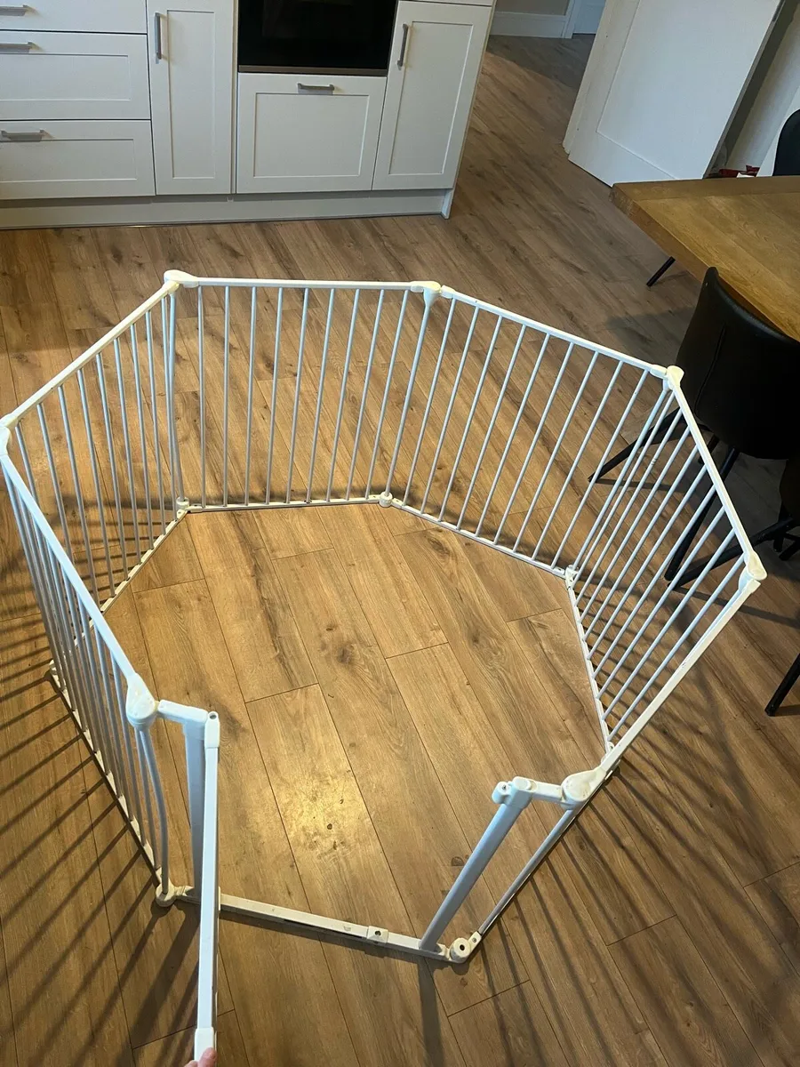 Baby gate metal play pen - Image 2