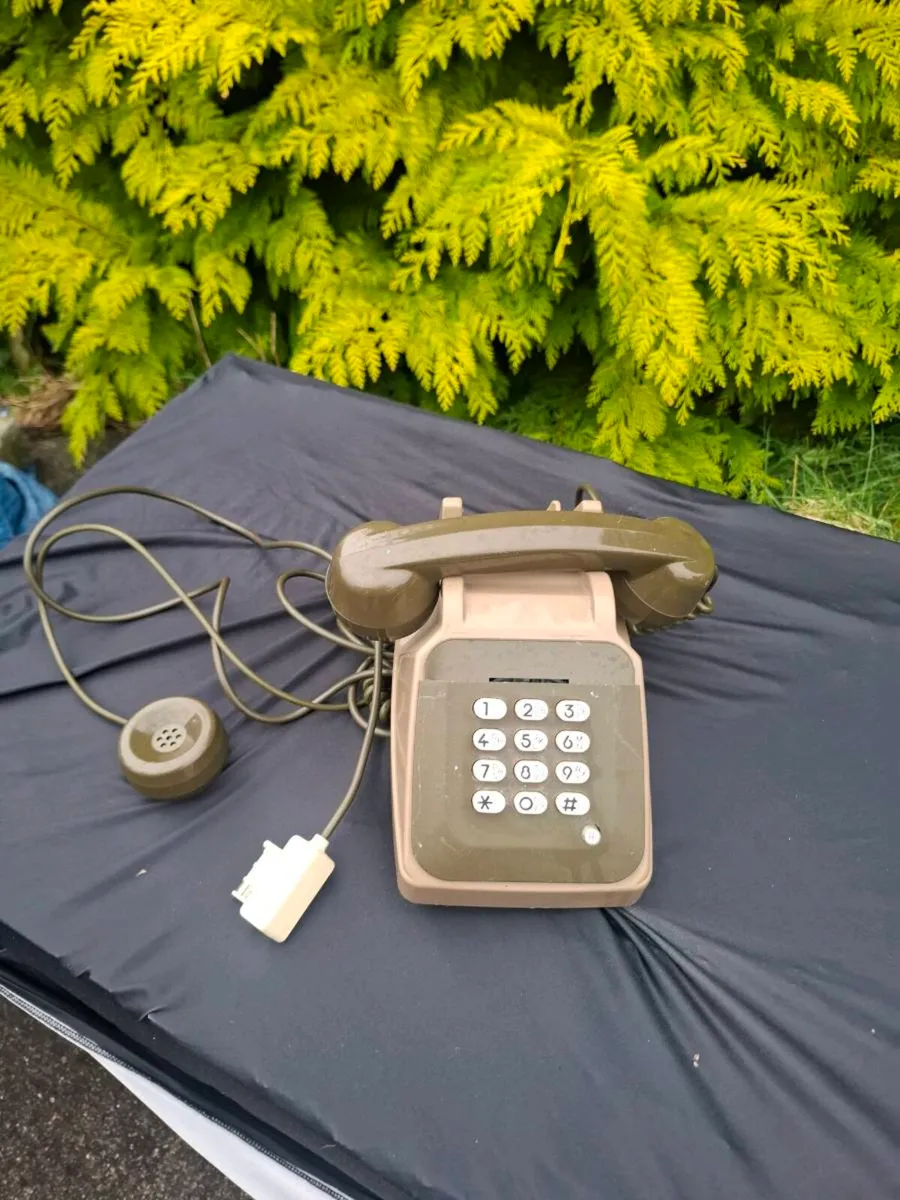 Vintage french phone possible to post