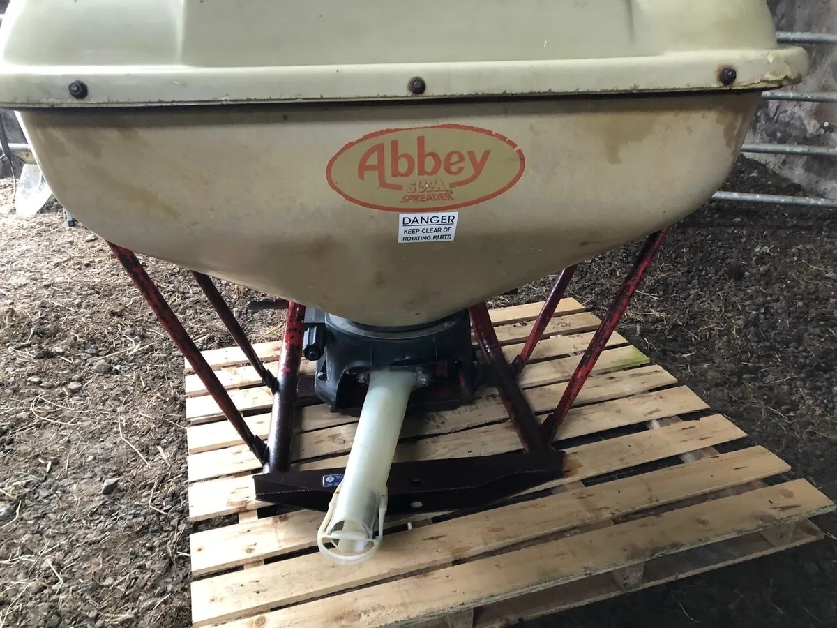 Fertiliser Spreader - Image 3