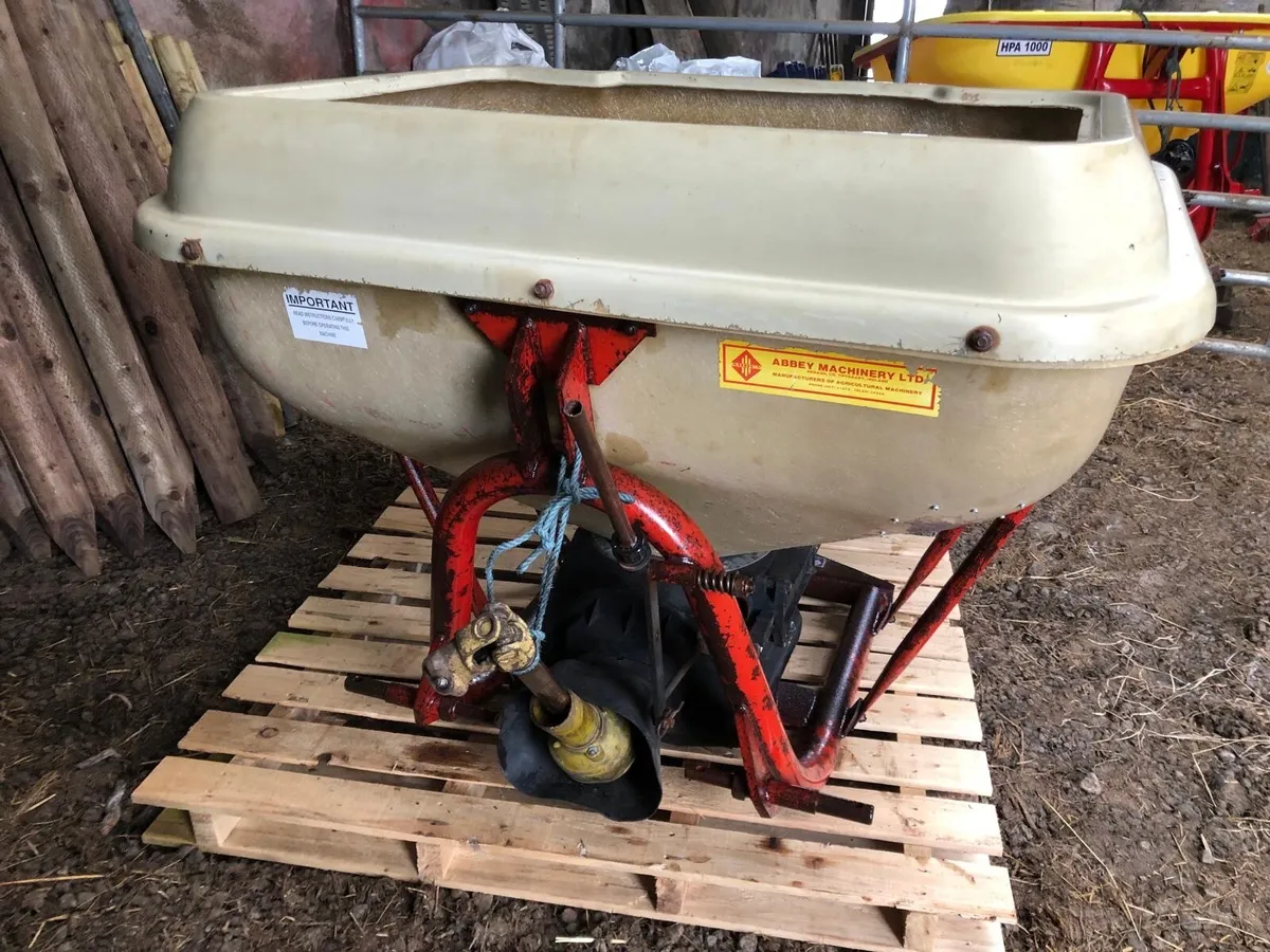 Fertiliser Spreader - Image 2