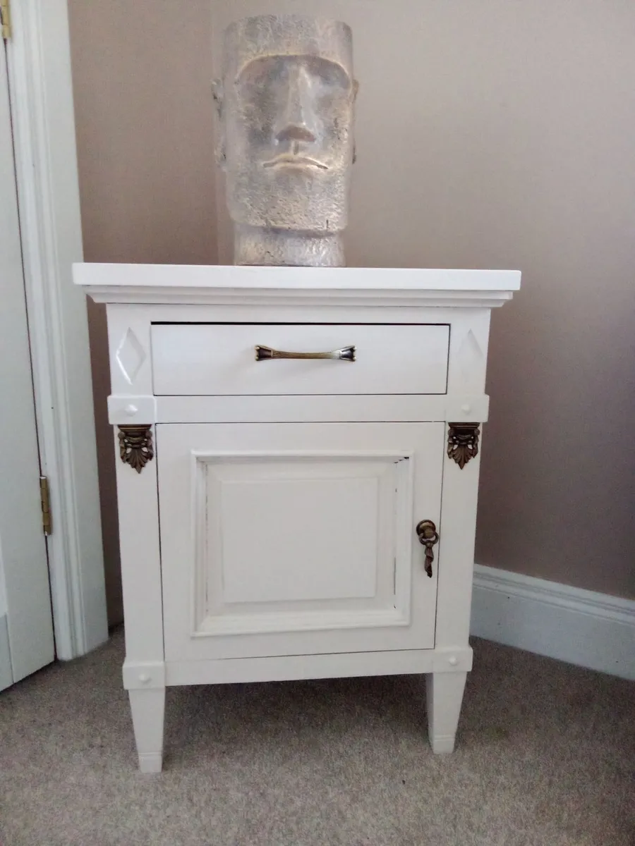 Bedside lockers, matching pair - Image 3