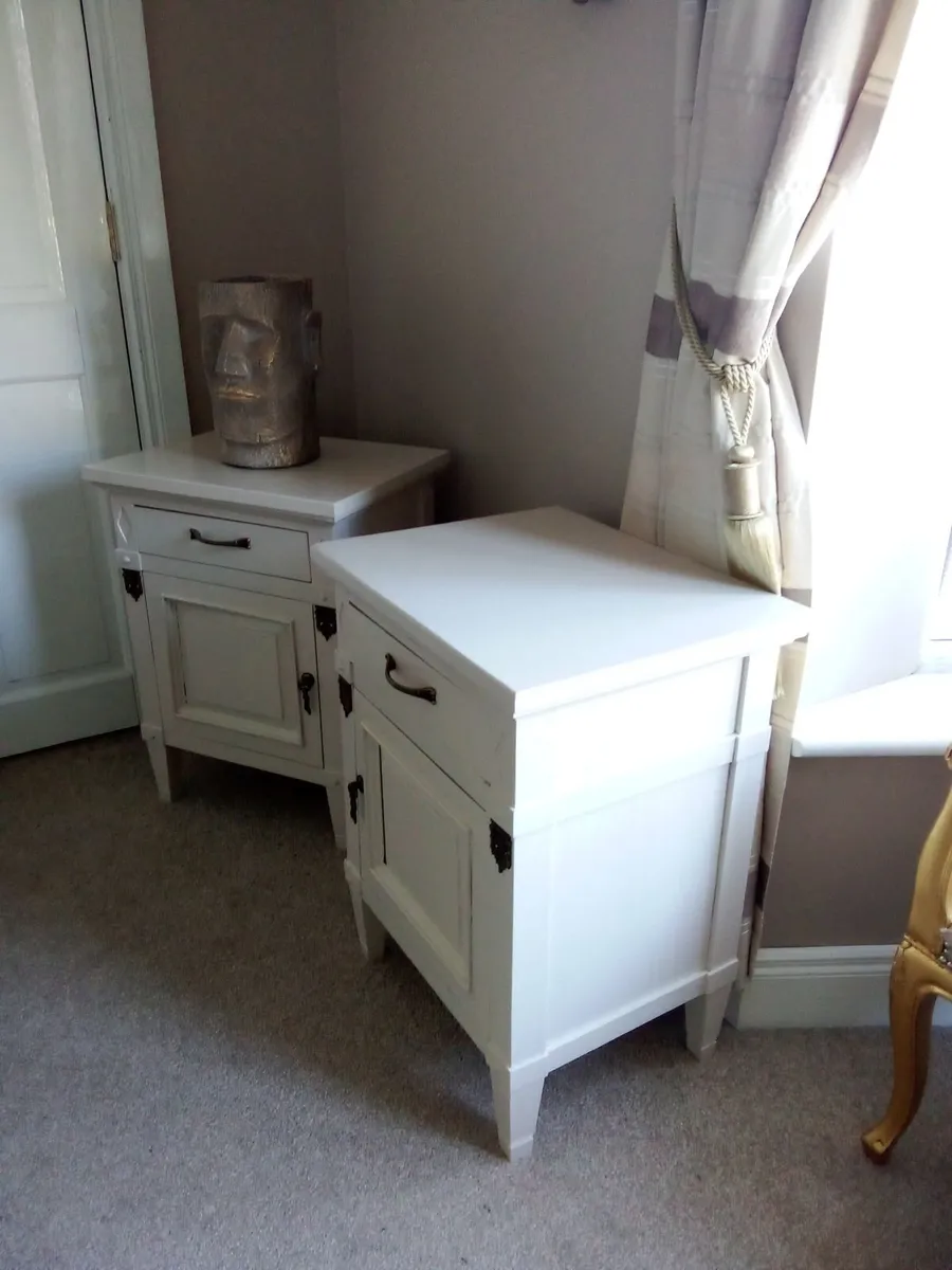 Bedside lockers, matching pair - Image 4