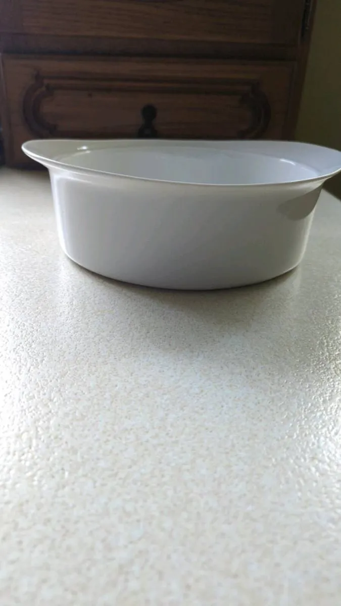 Bowl (Round white porcelain) - Image 1