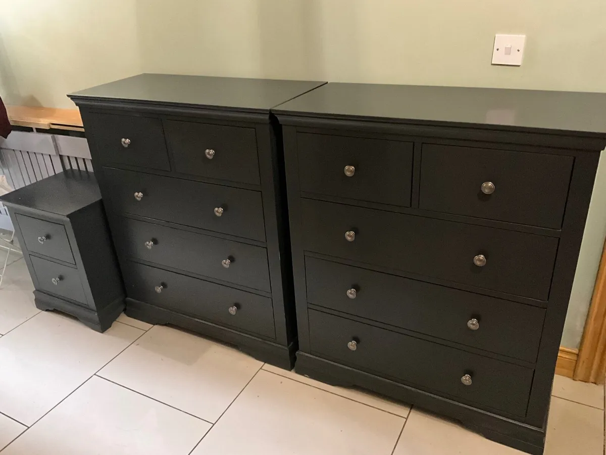 Bedroom furniture - Image 2