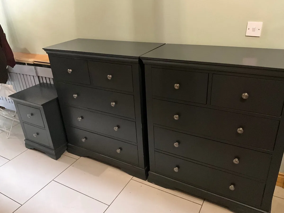 Bedroom furniture - Image 1