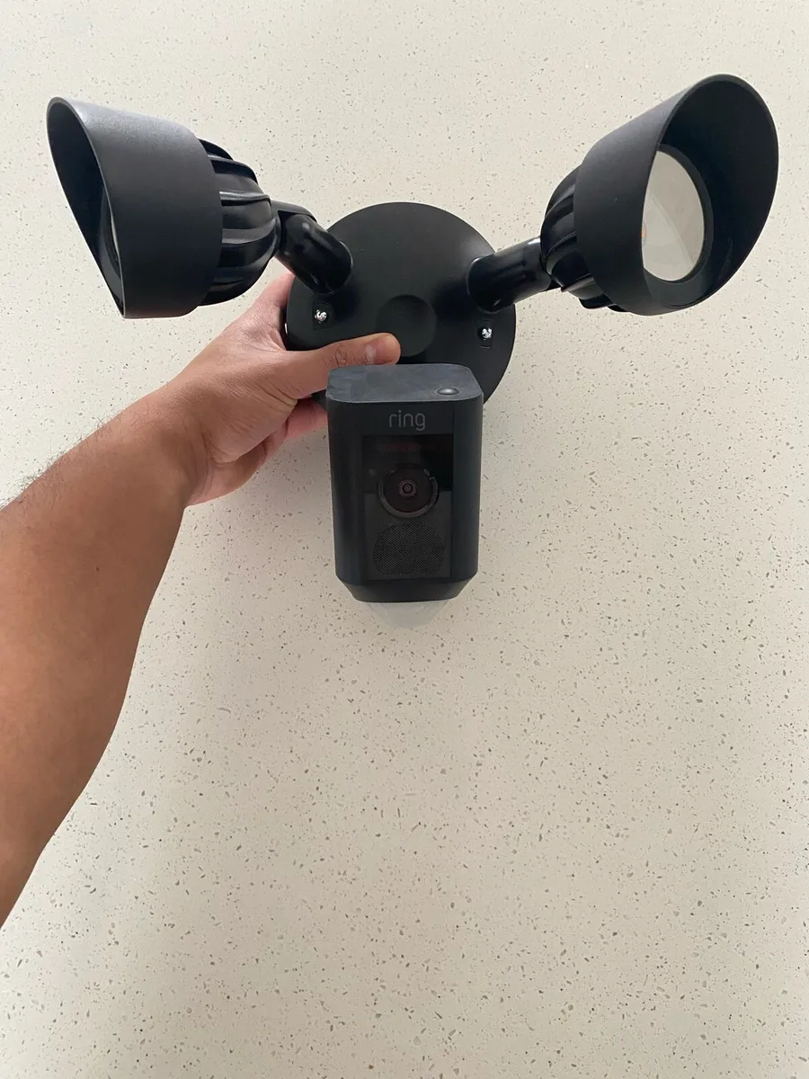 Ring Floodlight Wired Plus Full HD 1080p Wifi - Image 1