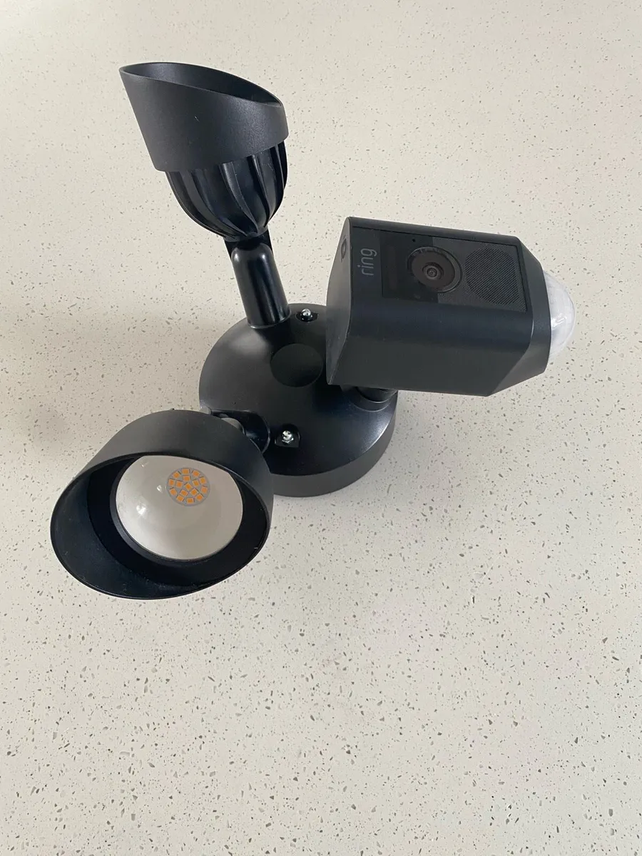 Ring Floodlight Wired Plus Full HD 1080p Wifi - Image 2
