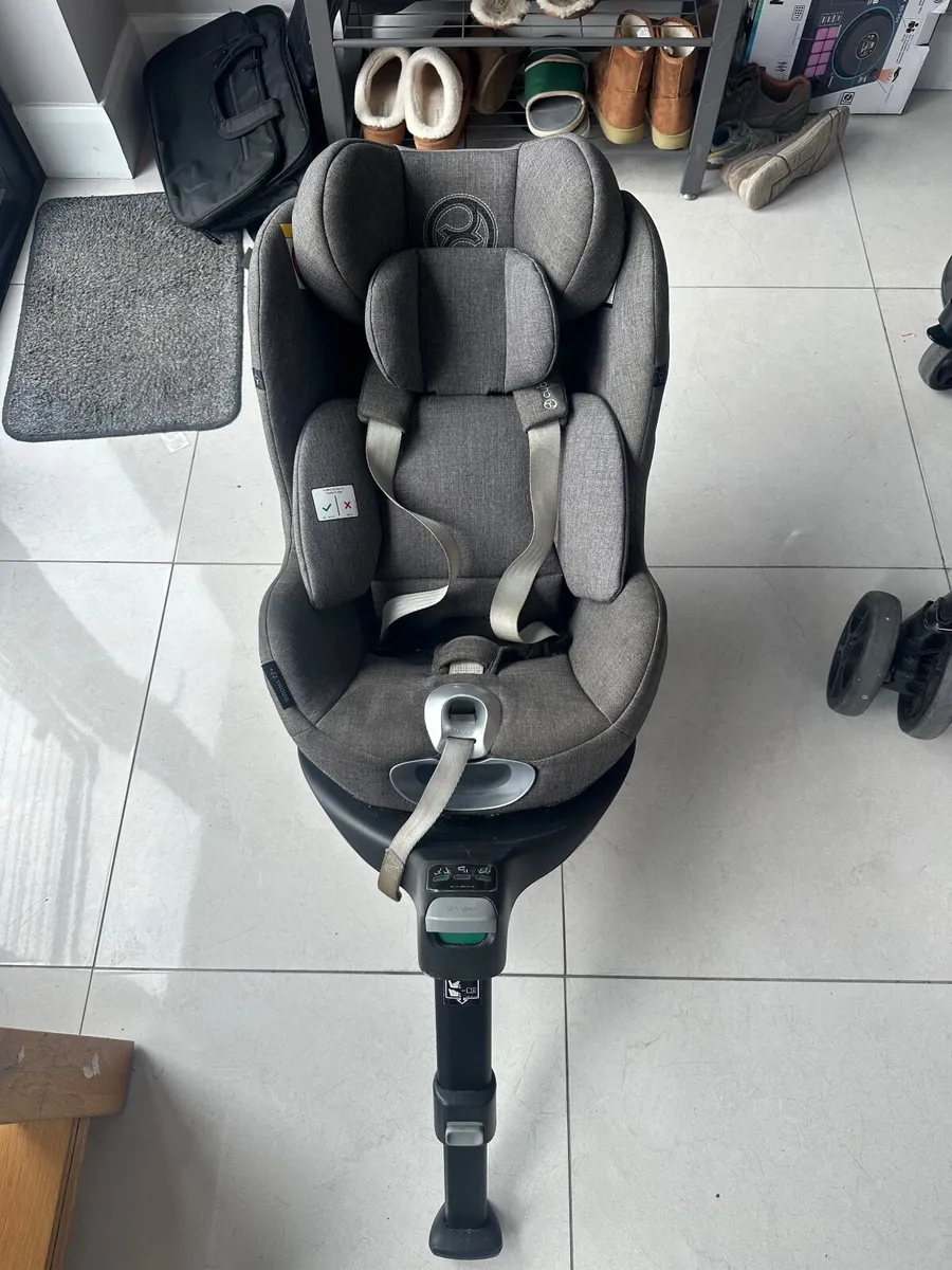 Cybex Sirona Z2 car seat - Image 1
