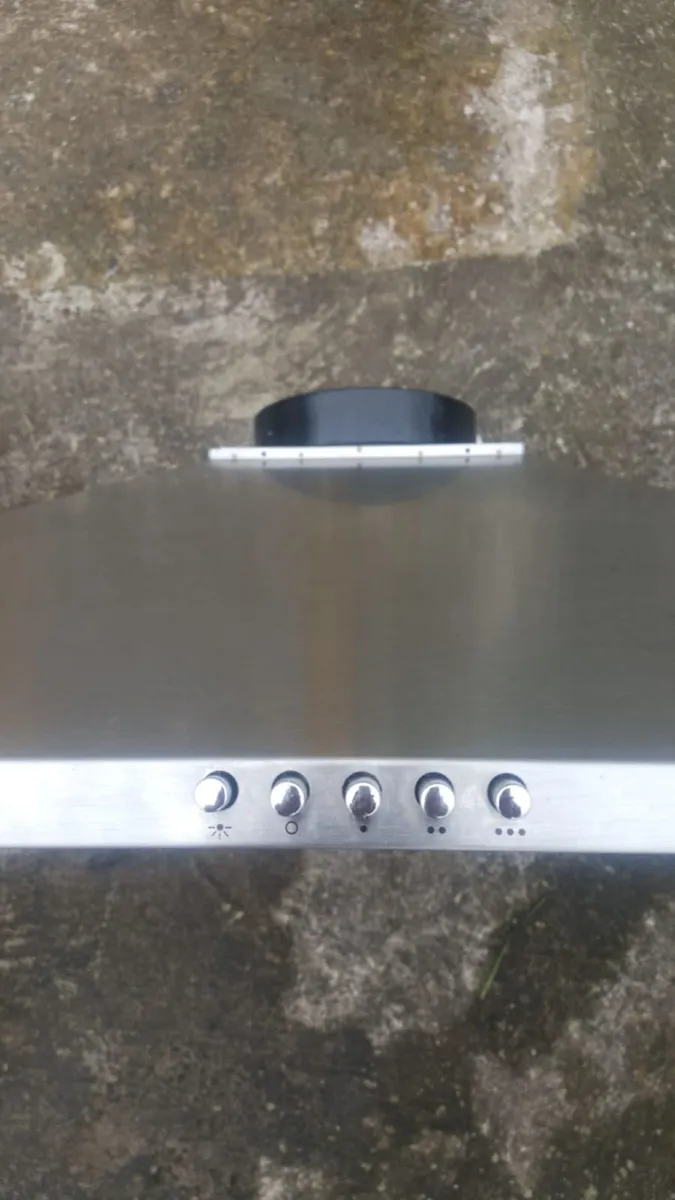 Cooker hood and 3'9" steel duct extension - Image 1