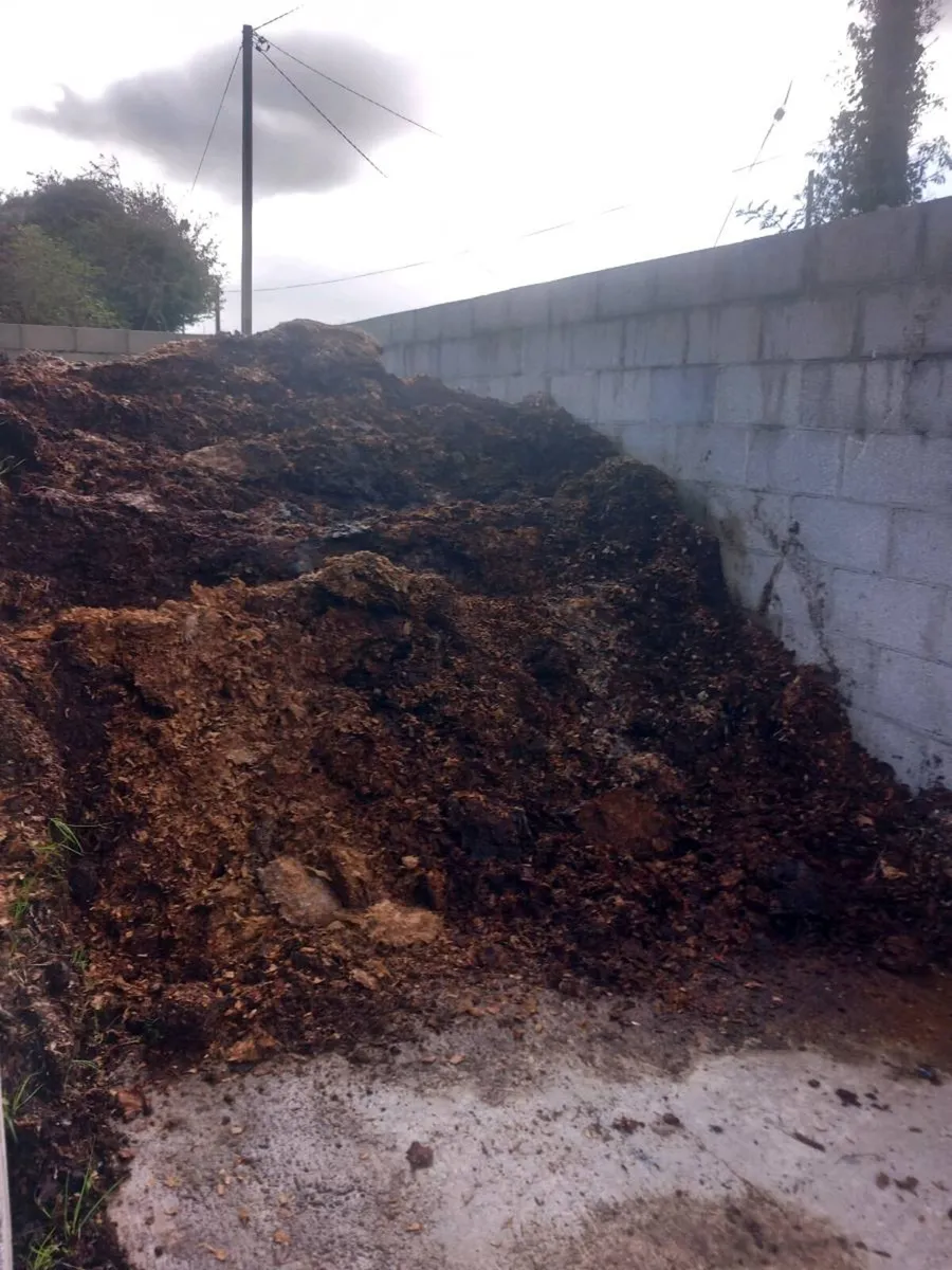 Rotted manure. - Image 1