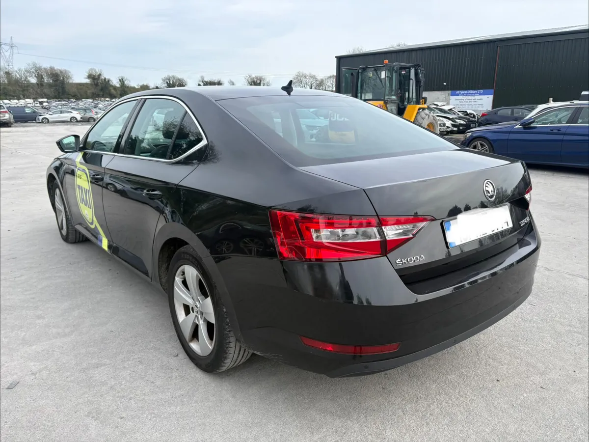 2016 Skoda Supurb *For Parts* - Image 4