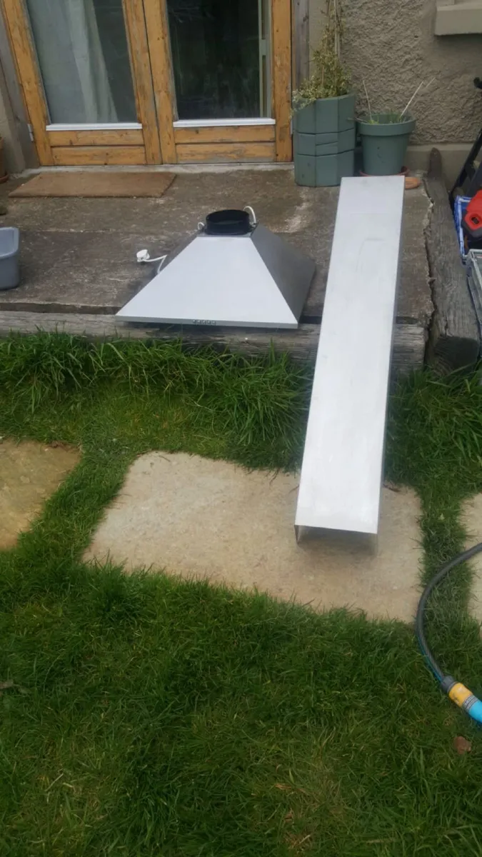 Cooker hood and 3'9" steel duct extension - Image 2