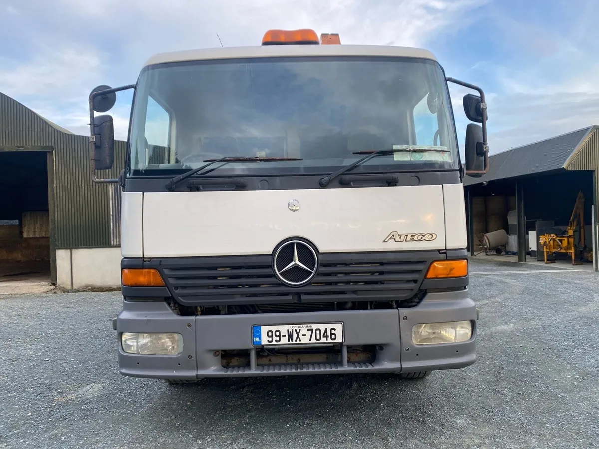 Mercedes 1523 atego with crane - Image 2