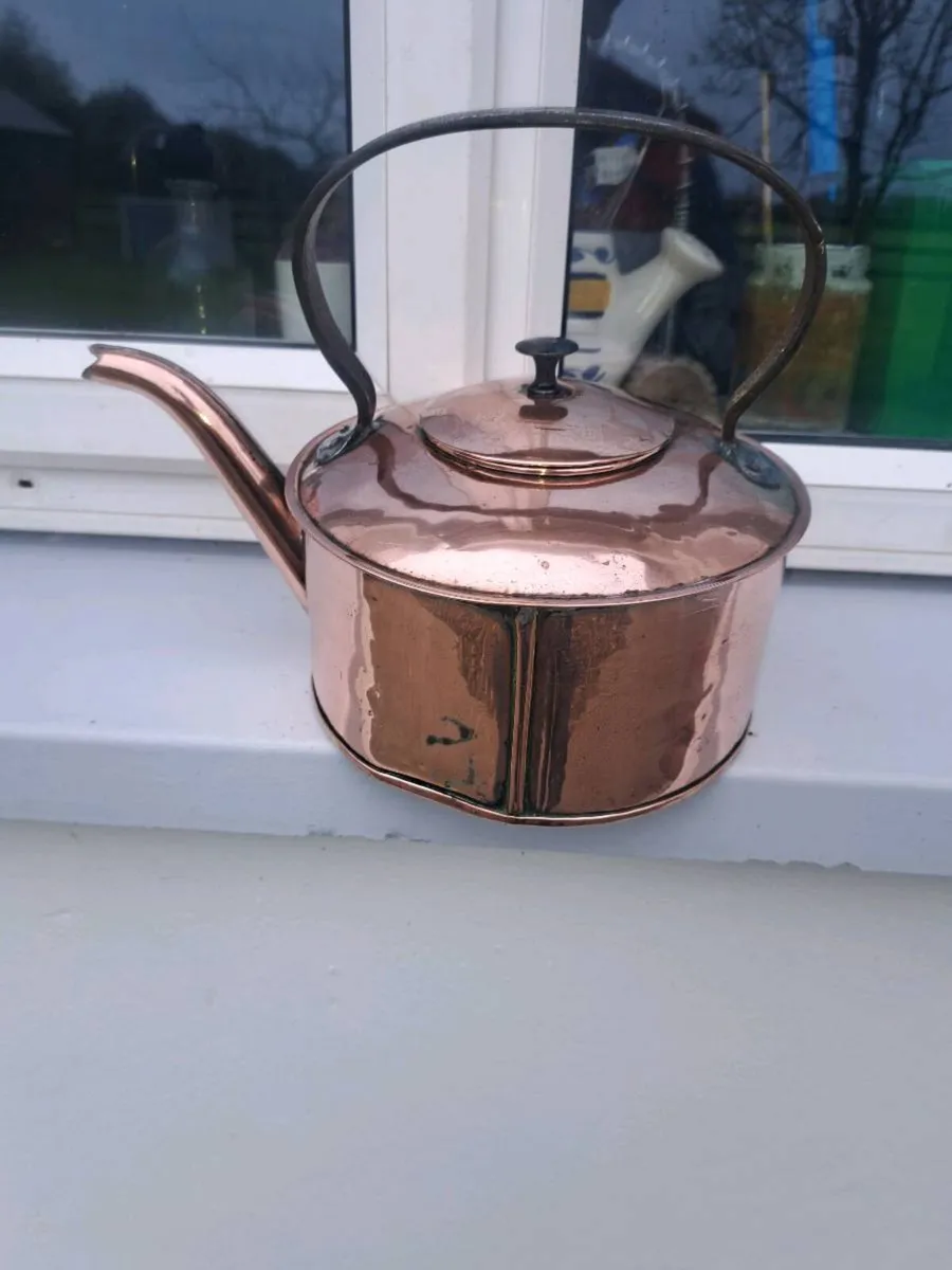 Old copper kettle - Image 1