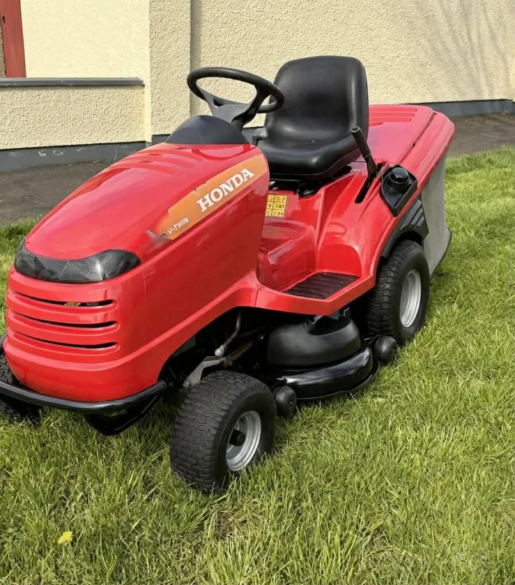 Honda Ride on lawnmower - Image 2