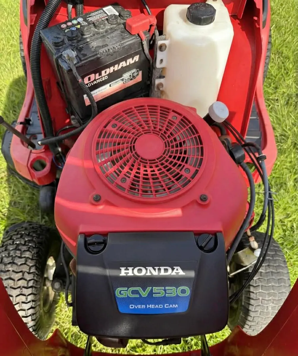 Honda Ride on lawnmower - Image 3