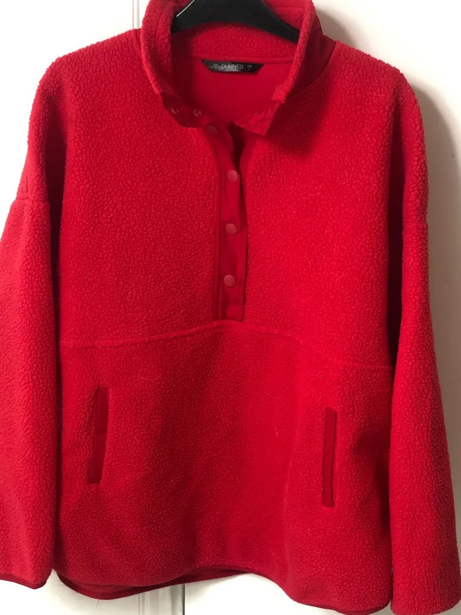 Red Fleece Top.Size L - Image 1