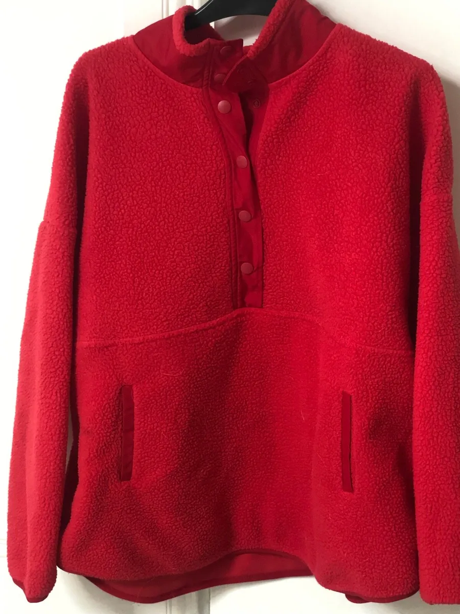 Red Fleece Top.Size L - Image 2