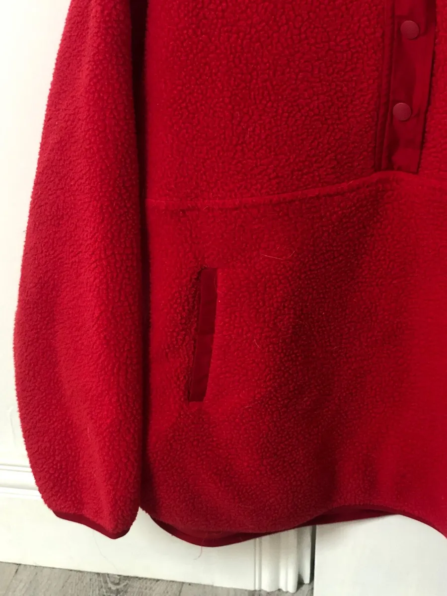 Red Fleece Top.Size L - Image 3