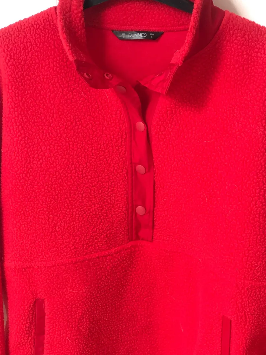 Red Fleece Top.Size L - Image 4
