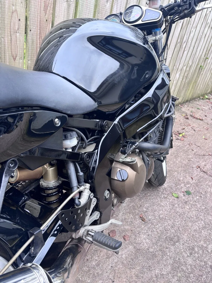 Kawasaki ZX6r - Image 4